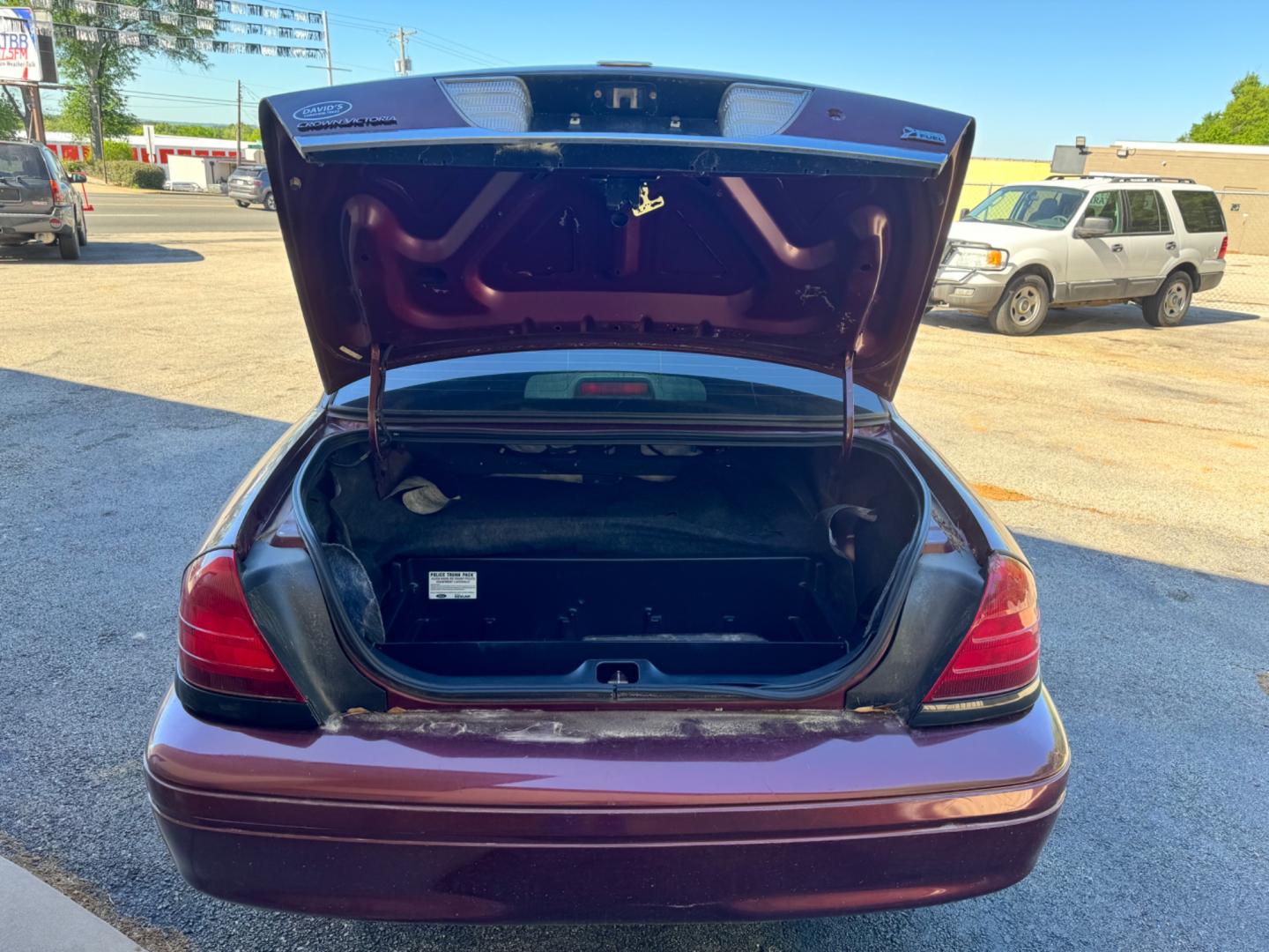 2011 Maroon Ford Crown Victoria (2FABP7BV8BX) , located at 307 West Marshall Avenue, Longview, TX, 75601, (903) 753-3091, 32.500828, -94.742577 - Photo#6